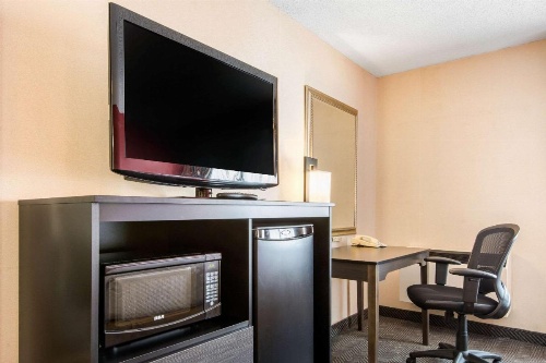 Quality Inn & Suites Mississauga image 9